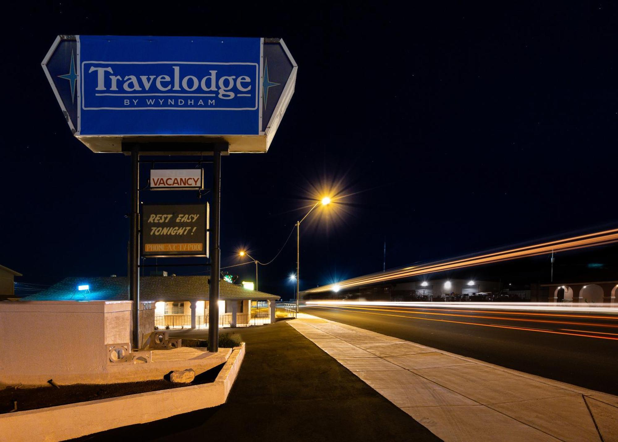 Travelodge By Wyndham Паркър Екстериор снимка