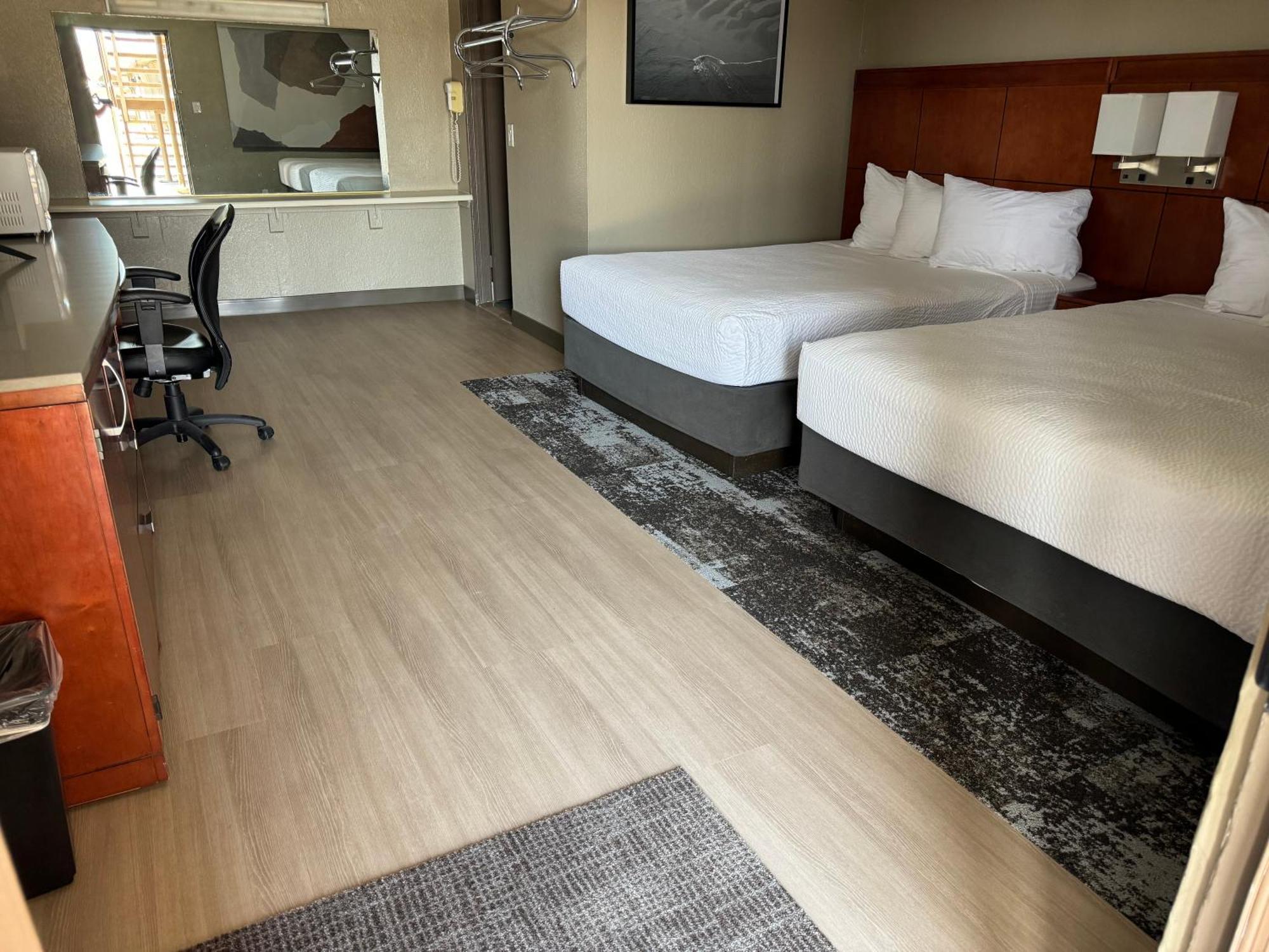 Travelodge By Wyndham Паркър Екстериор снимка
