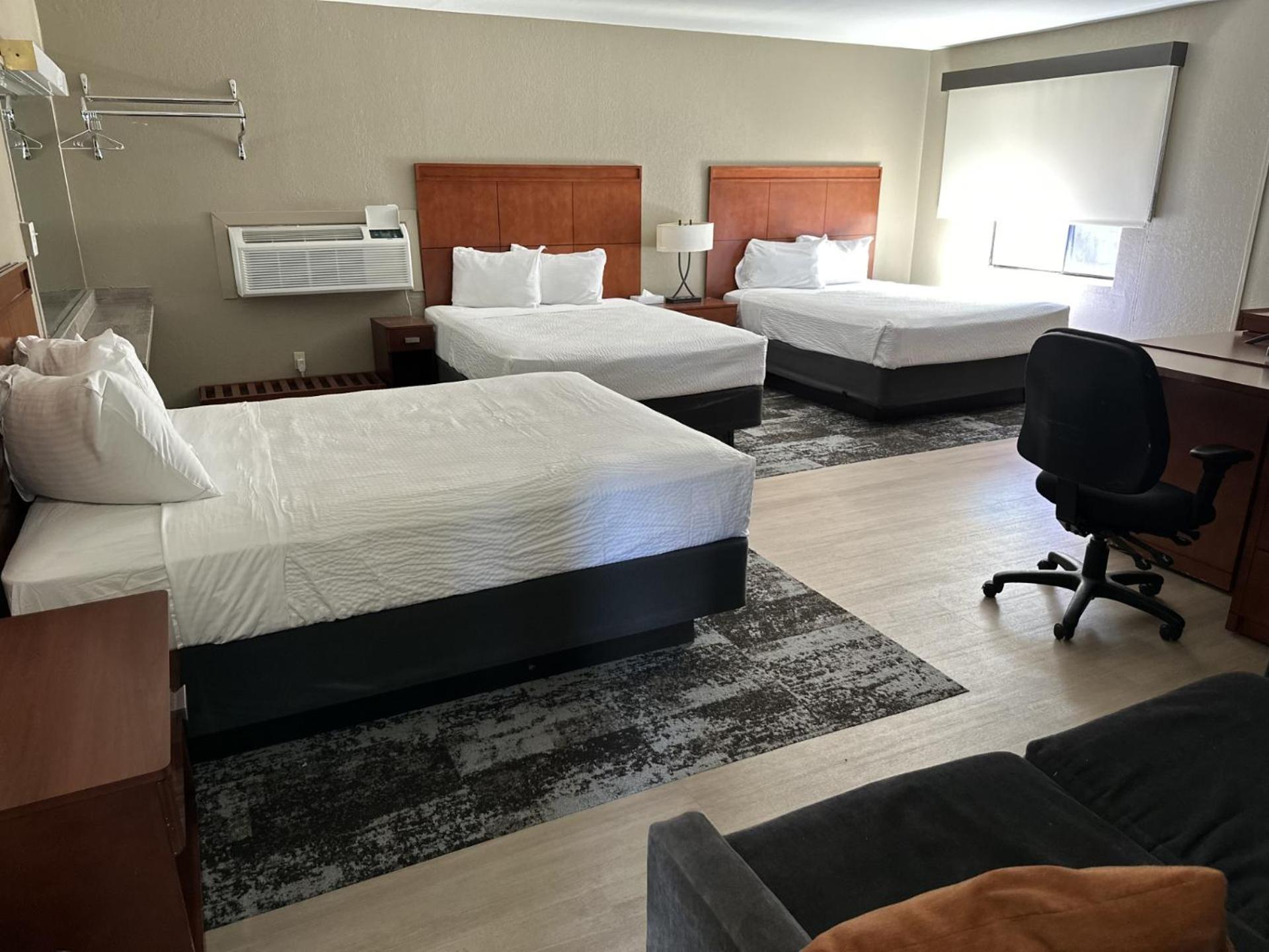 Travelodge By Wyndham Паркър Екстериор снимка